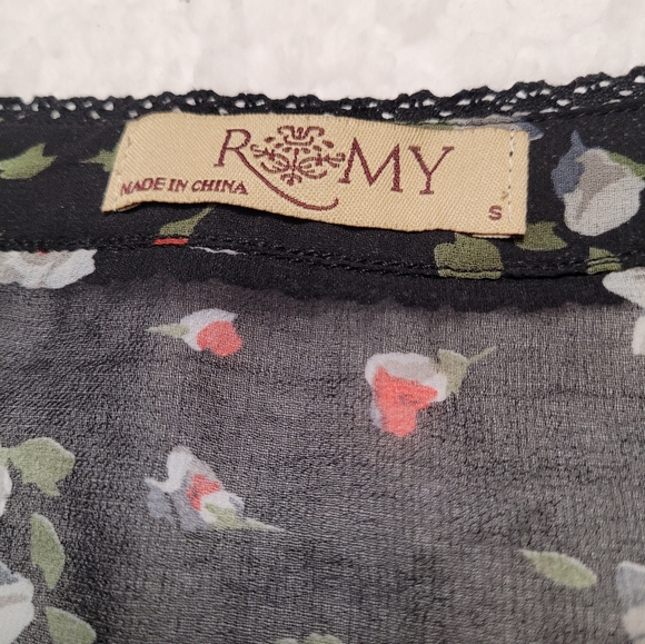 Romy | Sheer Floral Blouse - Picture 5 of 13